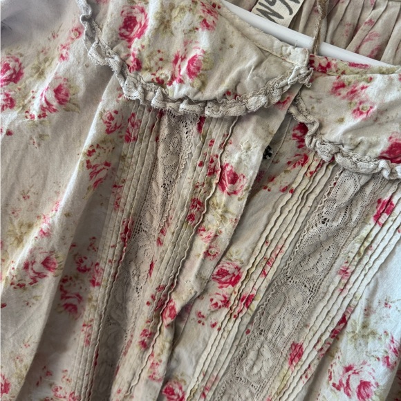 Magnolia Pearl Ana Lucia Blouse
1276- cottage - Picture 5 of 7